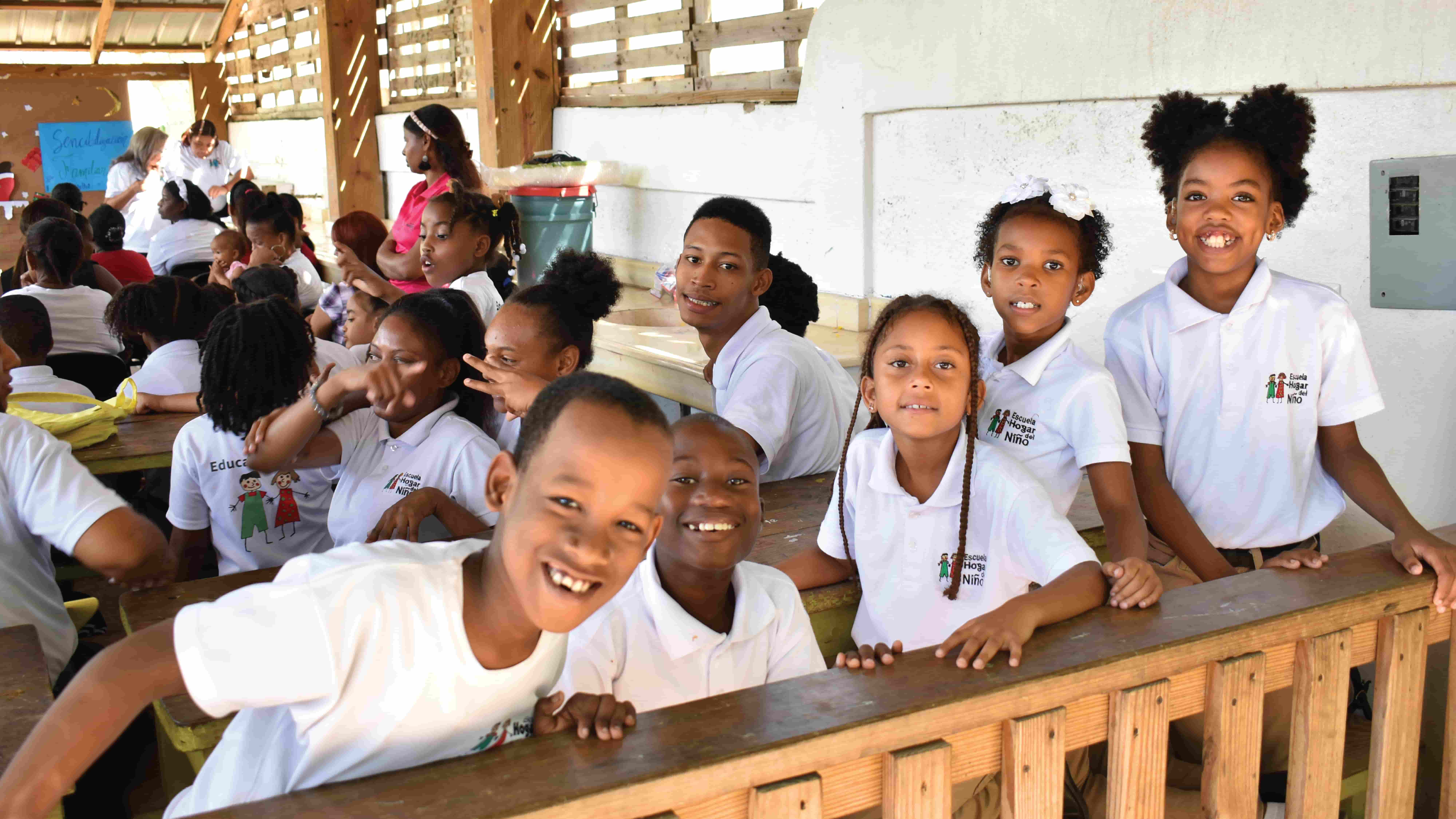 Estudiantes de la Escuela Nacional de Sordos